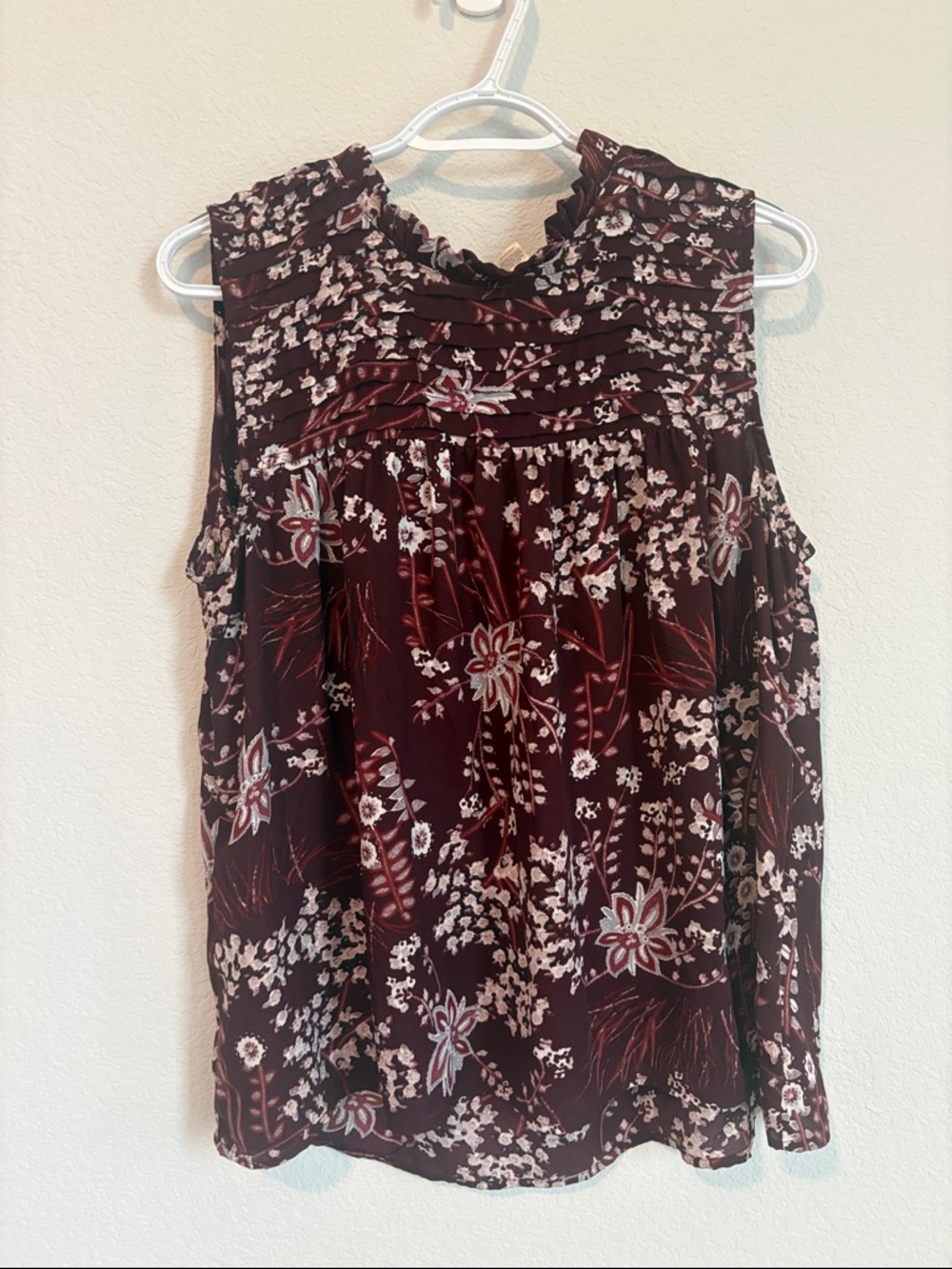 LOFT outlet Burgundy Floral Sleeveless Ruffle Neck sleeveless blouse medium